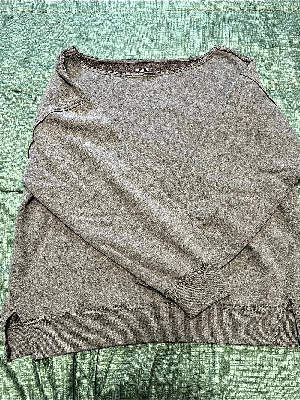 Hollister Crew Neck Sweater in Brown Size Small Like New